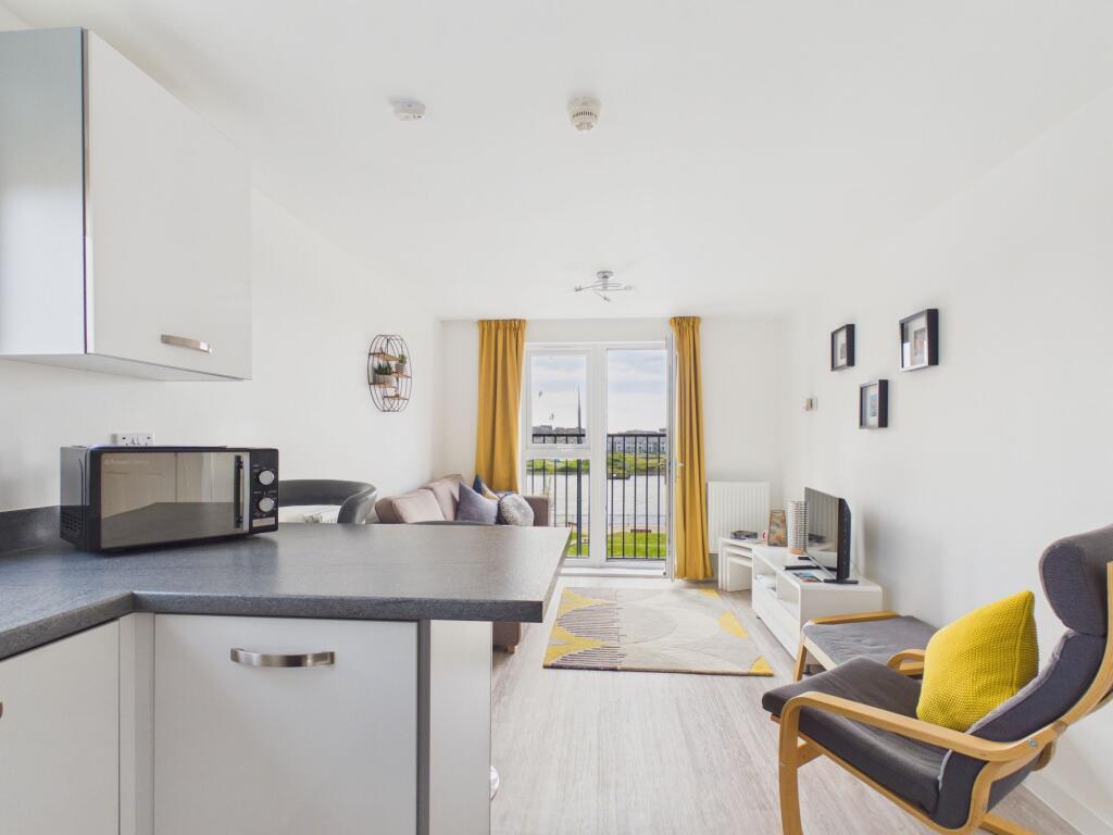 Apartment in Barry - View 6
