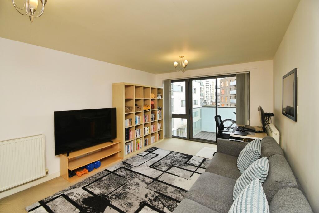 Main image of property: 93 Stainsby Road, London, E14