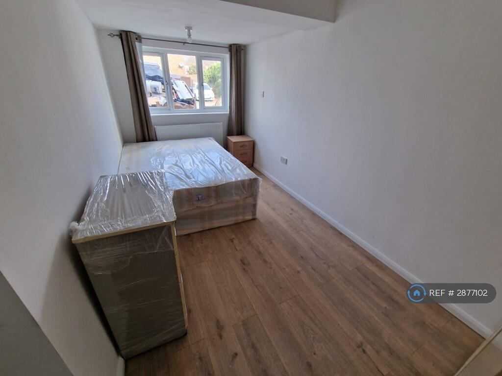 5 bedroom terraced house for rent