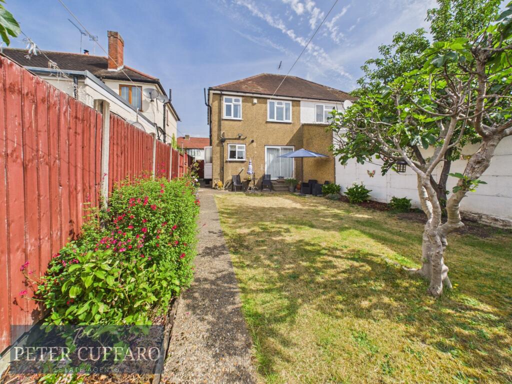 Middlefield Road, Hoddesdon, EN11 photo 4