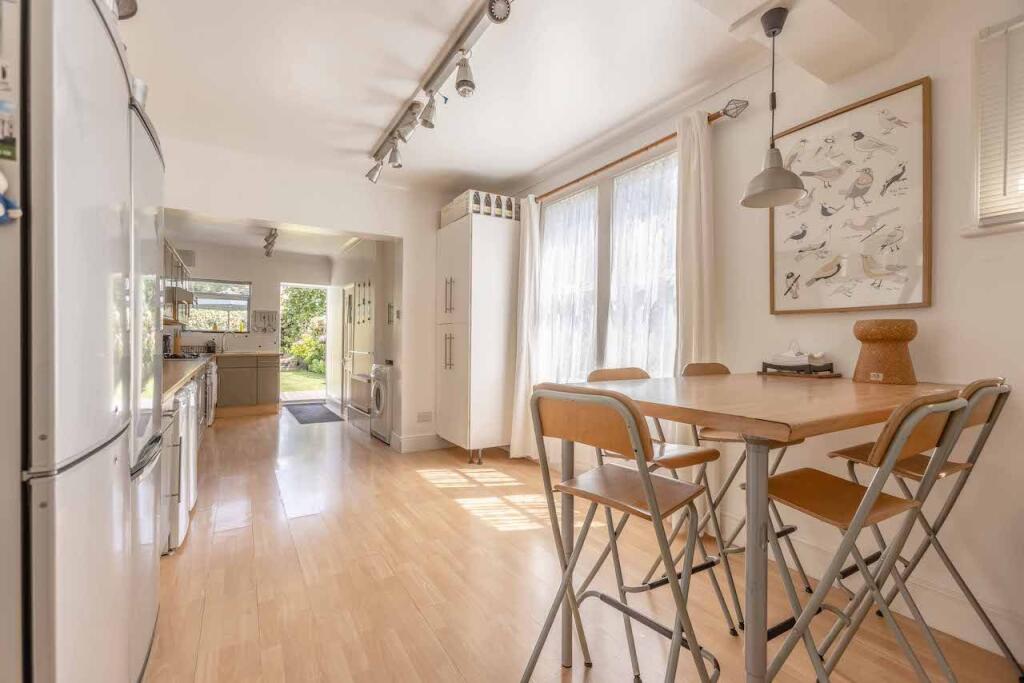House in Slough - View 5
