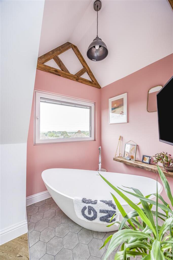 Woodfield Avenue, Farlington, Portsmouth - More
