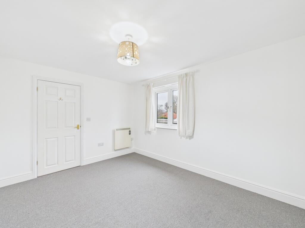 Apartment in Norwich - View 3