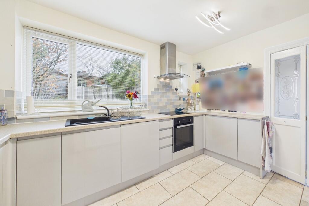 Linley Lane, Sheffield, South Yorkshire, S12 photo 4