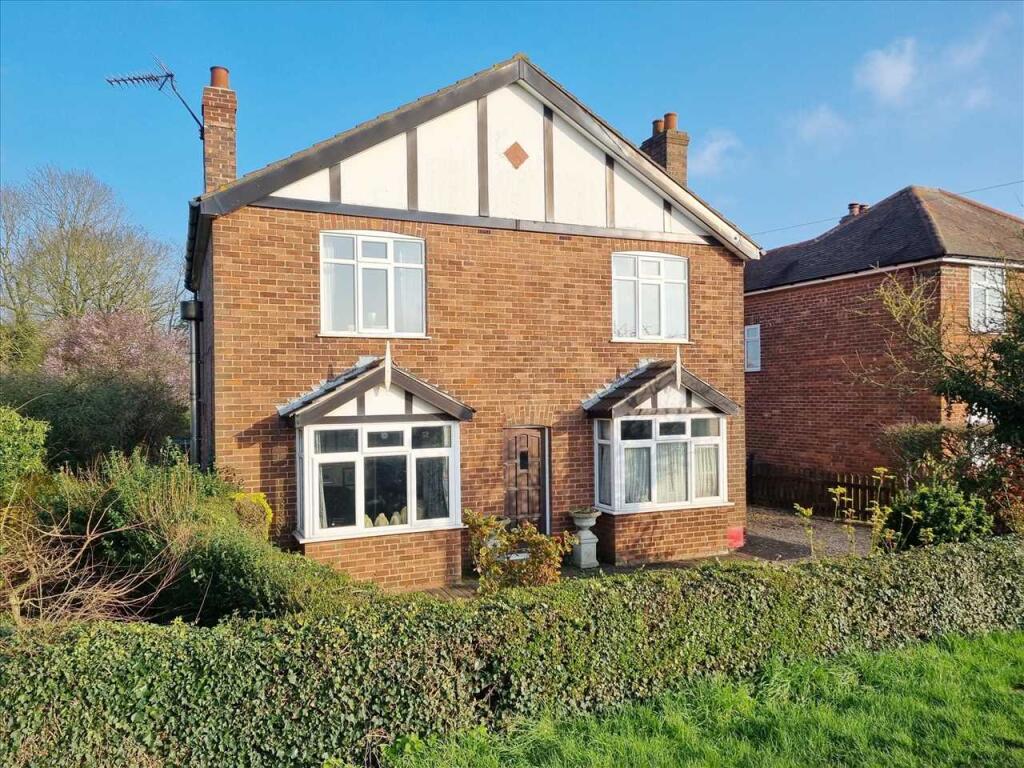 3-bed detached on West View, 24 Lincoln Road, Digby, £269,500