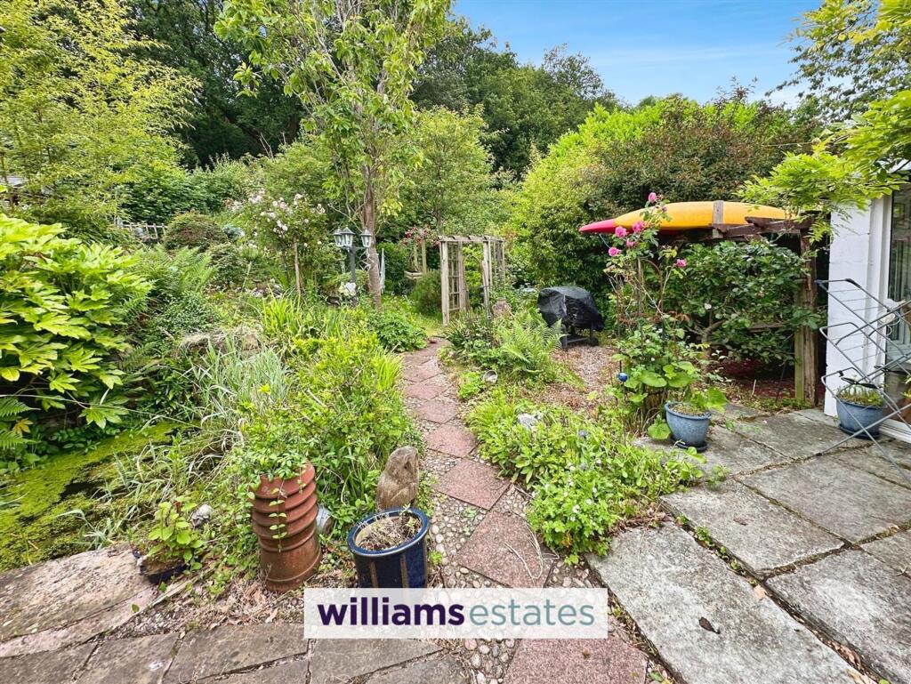 House in Kemps Row Ffordd Corwen Coed-Talon, Treuddyn - View 6