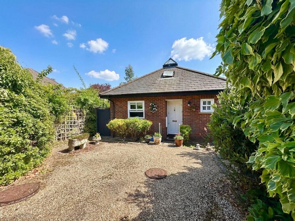 2-bed detached on Grace Avenue, Shenley, WD7, £550,000