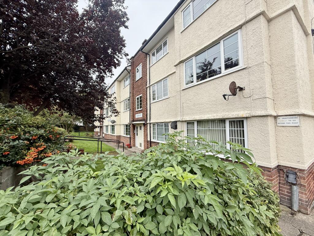 2-bed flat on Ludlow Drive, Wirral, CH48, £175,000