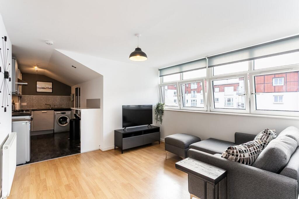 Apartment in Edinburgh, Leith Central - View 2