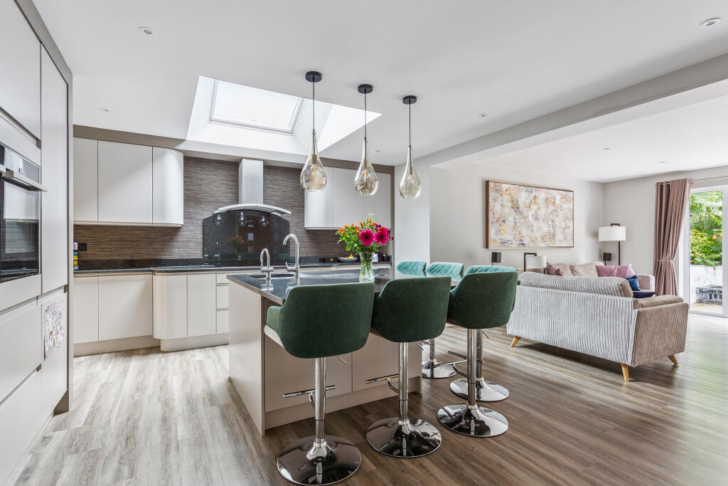 House in Three Rivers, Chorleywood - View 5
