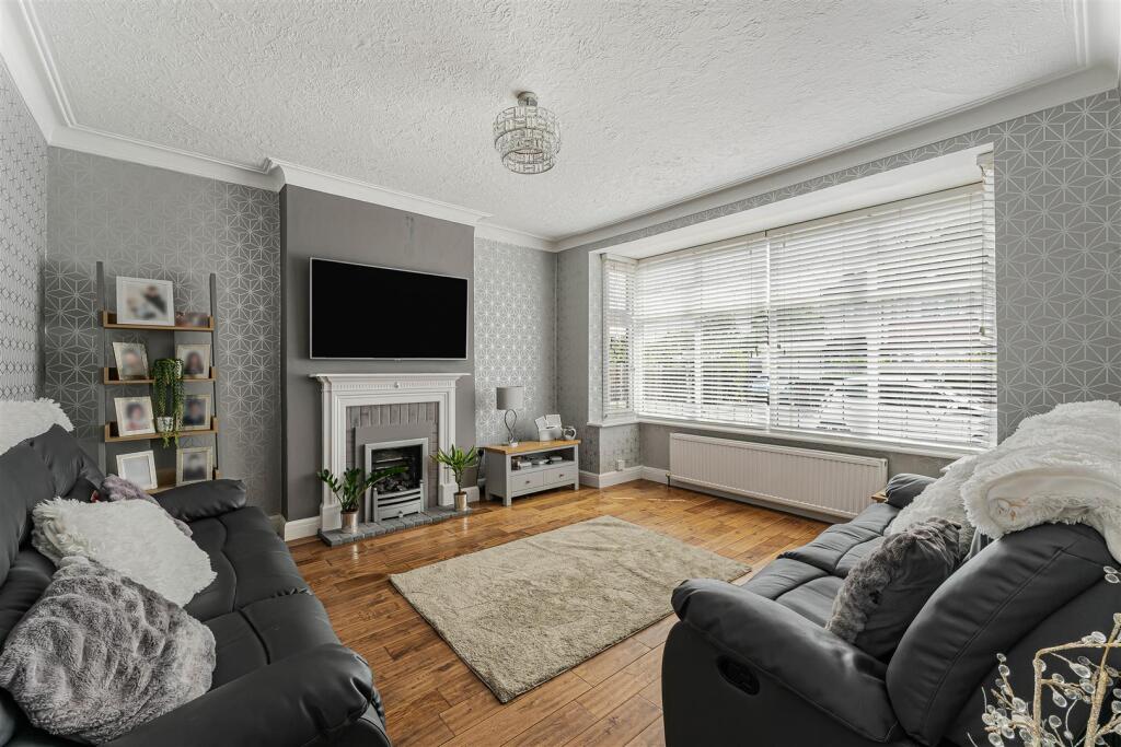 House in London, Chingford Green, Chingford - View 2