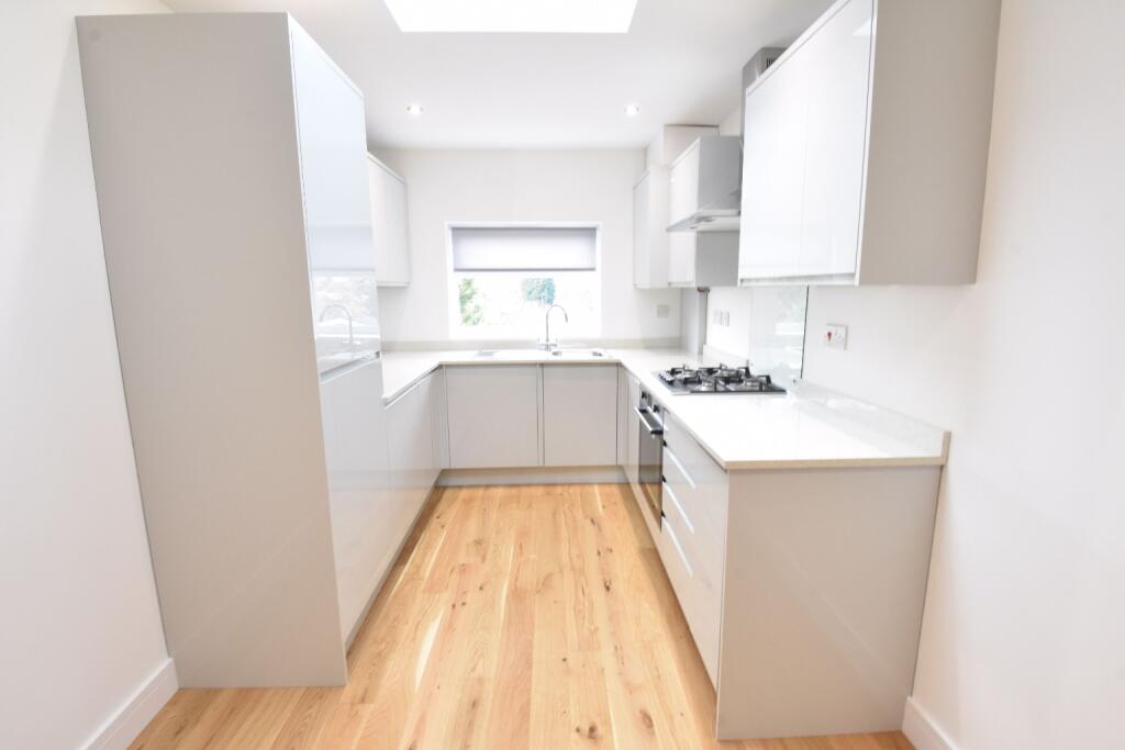 Apartment in Luton, Hart Hill - View 2