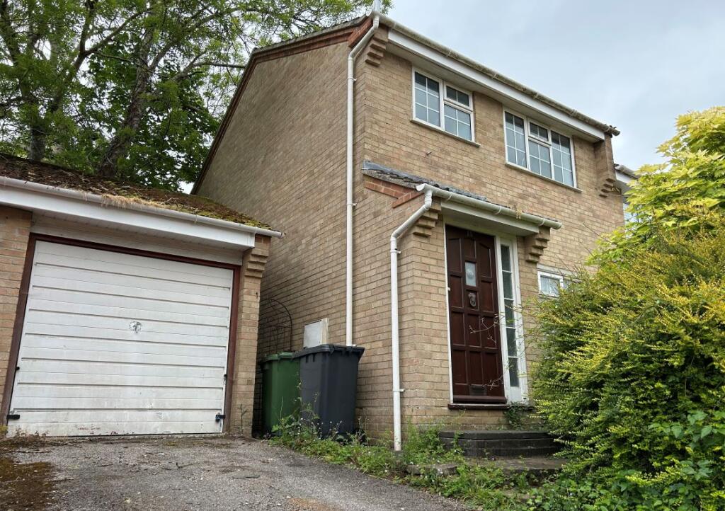 Main image of property: 15 Well Copse Close, Waterlooville, PO8 0HB