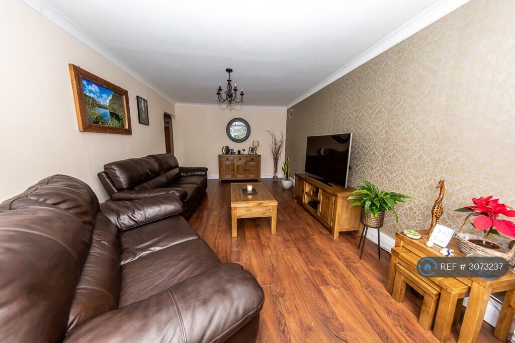 Apartment in Enfield - View 5
