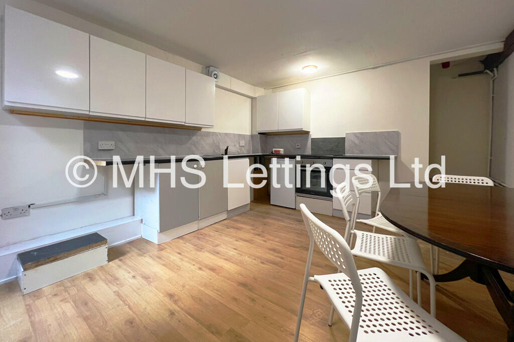 House in Leeds, West Yorkshire - View 3