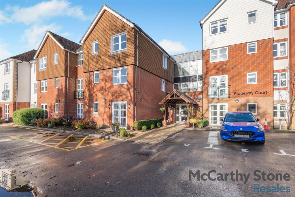 1-bed flat on Ridgeway Court, Mutton Hall Hill, Heathfield, TN21 8NB, £185,000