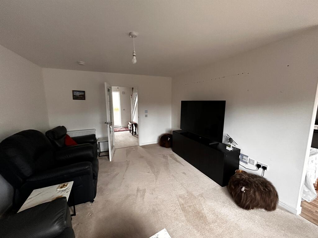 House in Irvine, Lawthorn - View 4