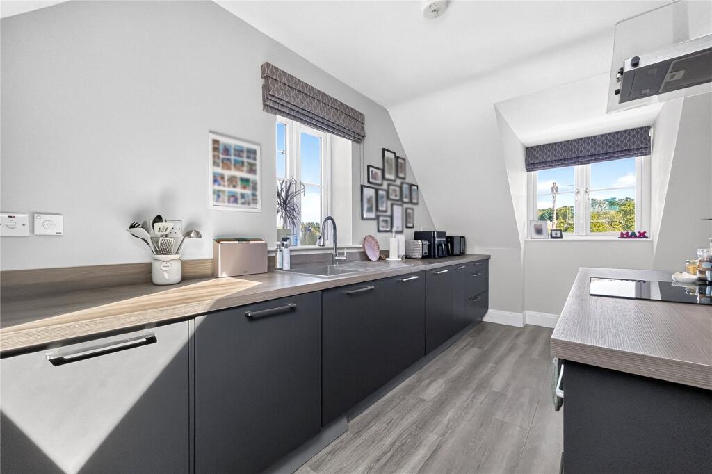 Apartment in Sandhurst - View 3