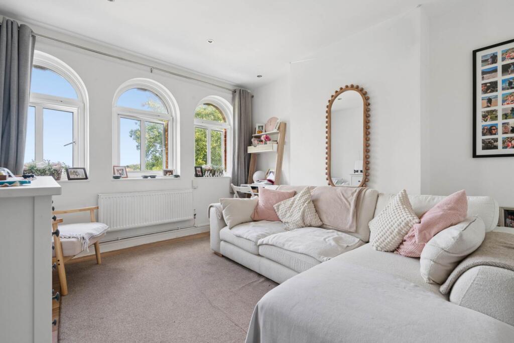 1-bed flat on Block C, Peabody Estate,  Rosendale Road, SE24 9DY, £300,000