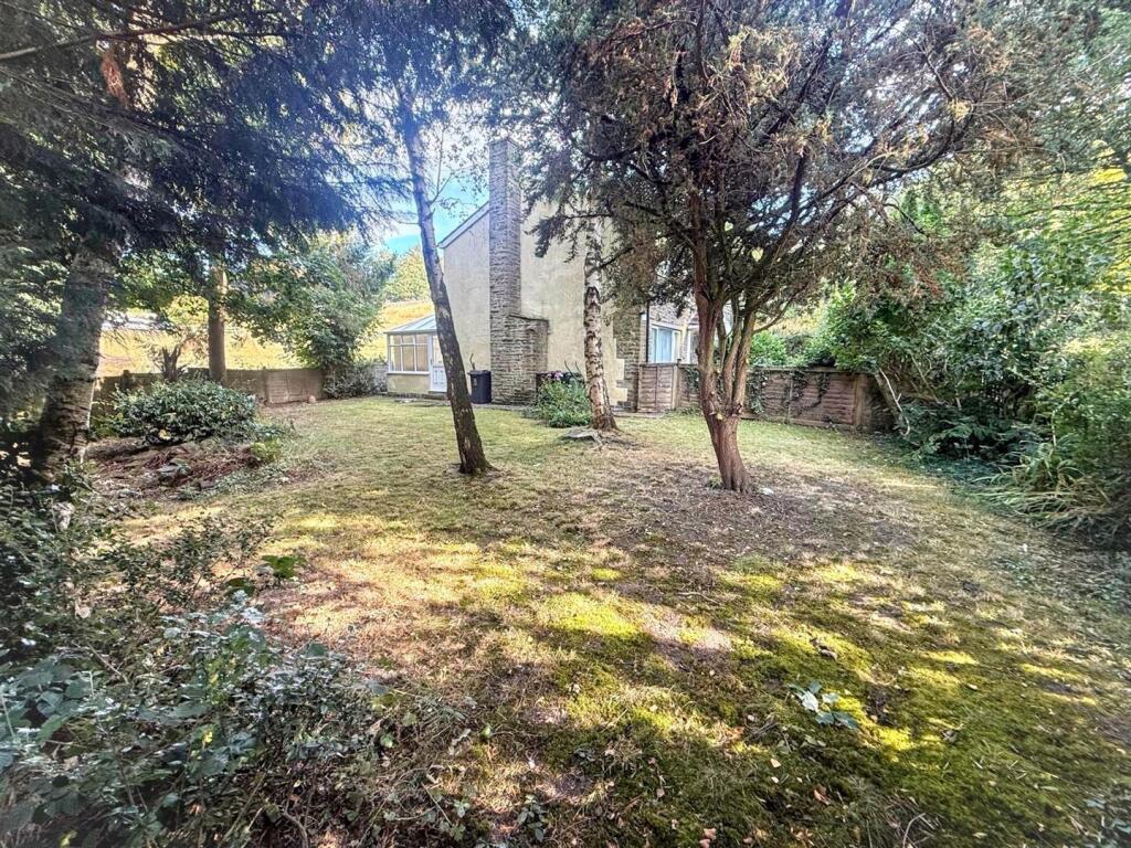 House in Bradford, Thwaites Brow, Keighley - View 2