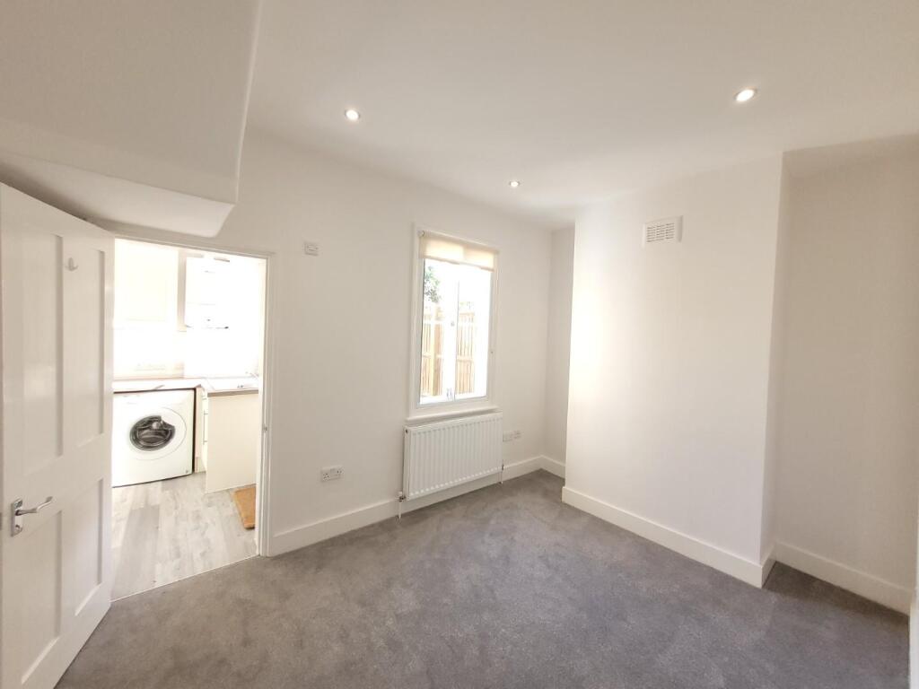 House in London - View 2