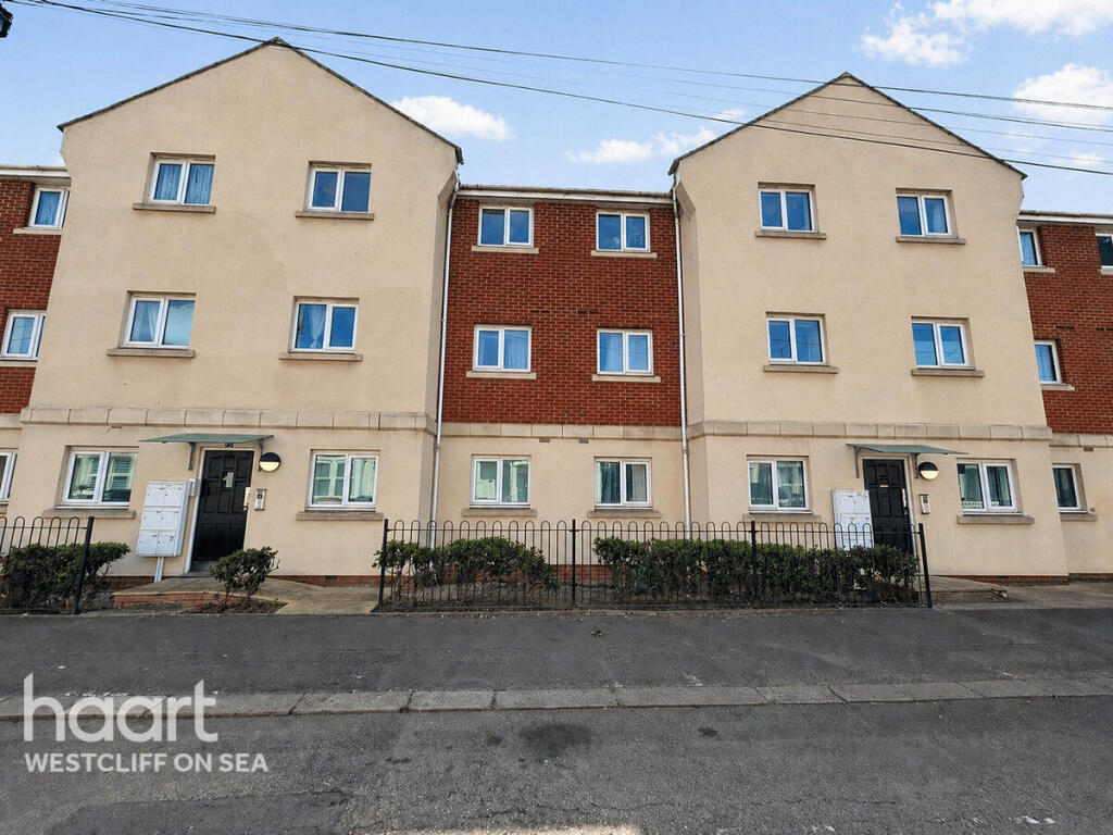 2-bed flat on Guildford Road, SOUTHEND-ON-SEA, £180,000