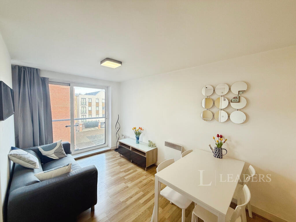 Main image of property: High Street, Southampton, SO14