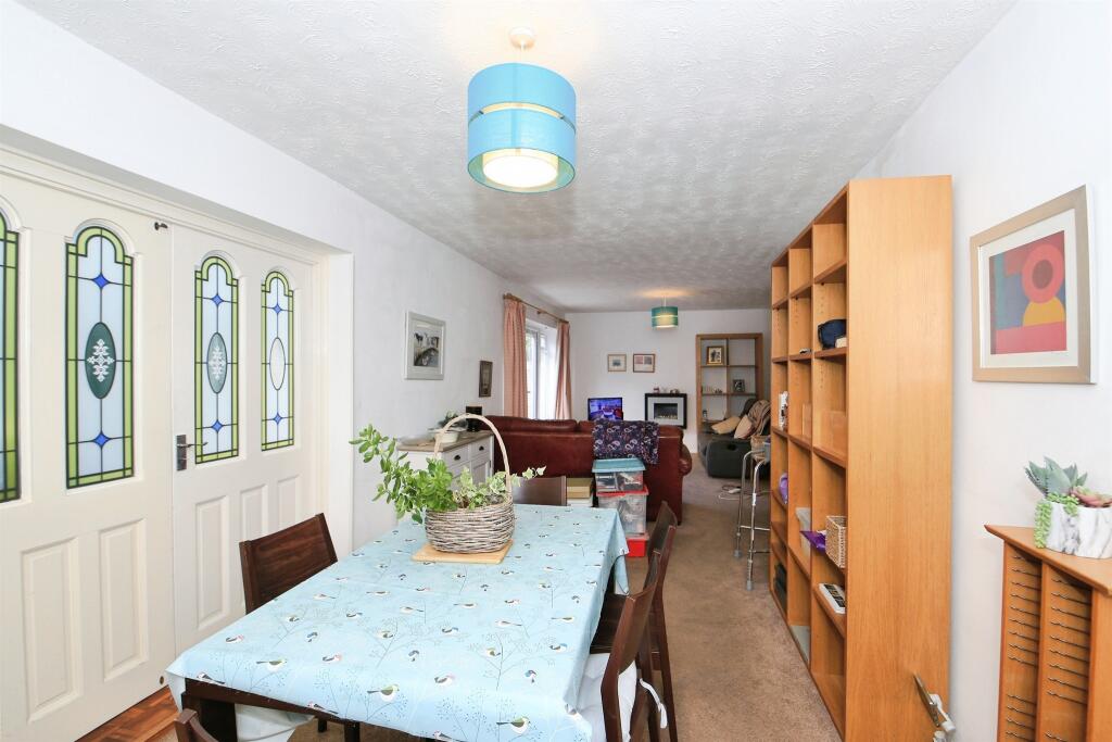 House in Huntingdonshire, Yaxley - More