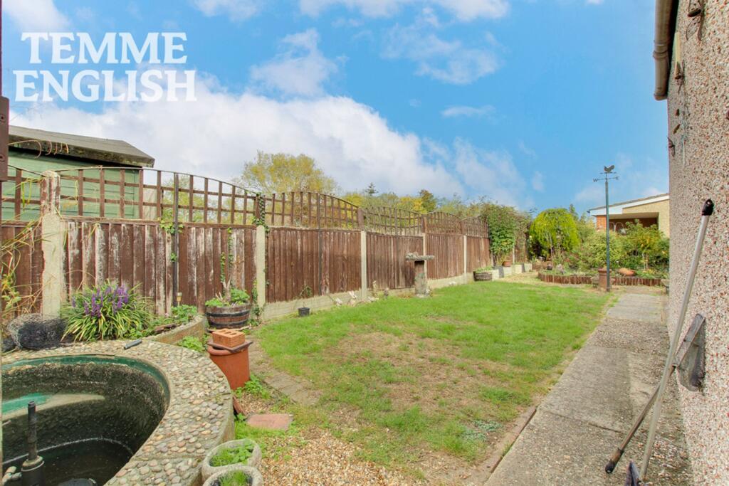 House in Basildon, Wickford - View 3