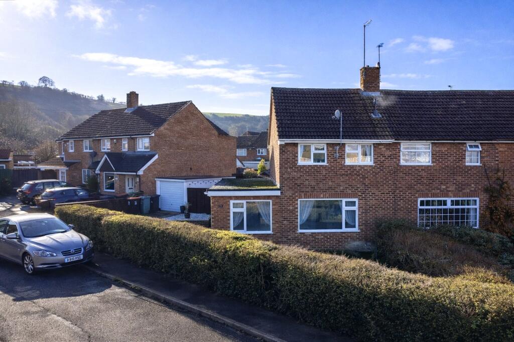 Main image of property: Jeans Way, Dunstable, Bedfordshire, LU5