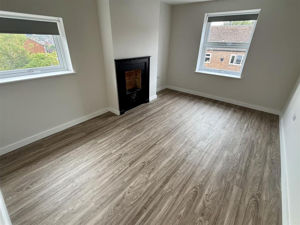 Apartment in Warwick, Cubbington - View 5