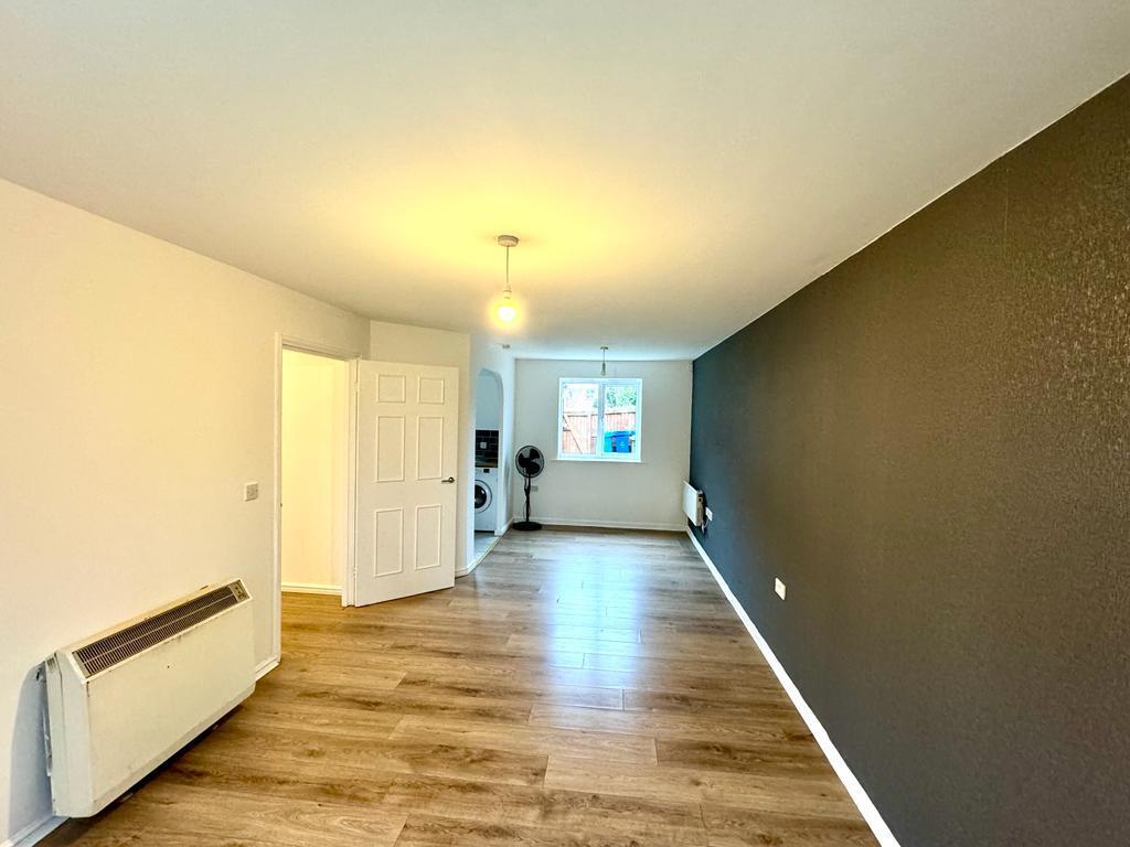 Apartment in Manchester, Newall Green - View 3