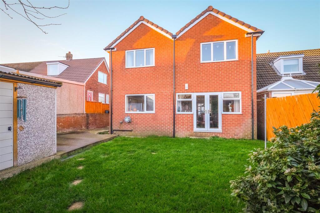 Main image of property: Ashlea Avenue, Brighouse