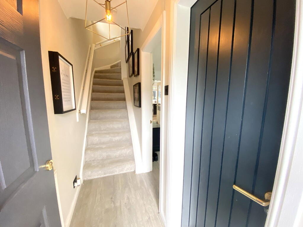 House in Oldham, Hey, Waterhead - View 4