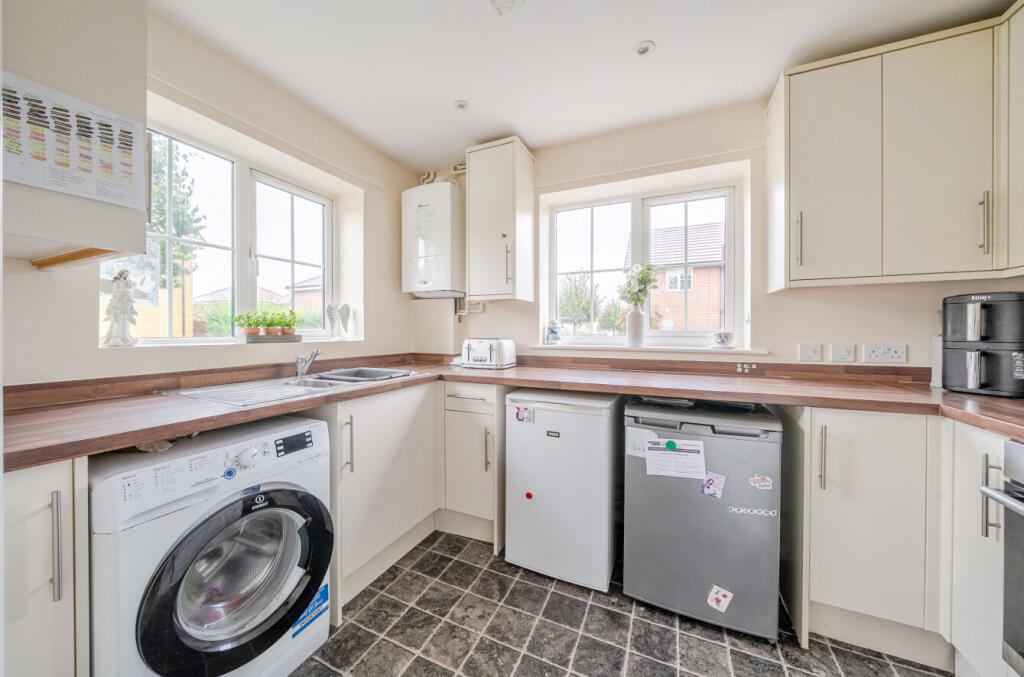Moyne Drive, Ludgershall, Andover photo 3
