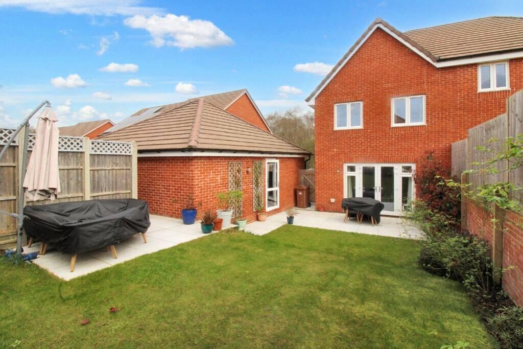 Muir Gate, Binfield, Bracknell, Berkshire, RG42 photo 2