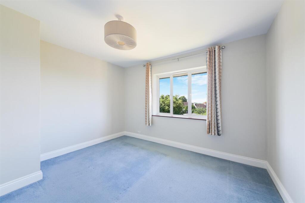 House in Sutton - More