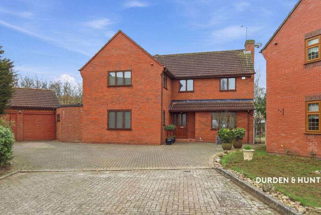 Main image of property: Tyle Green, Hornchurch, RM11