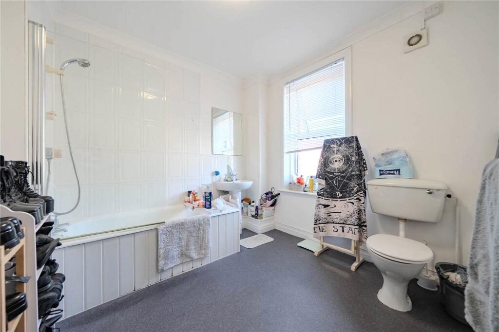House in Leeds, Bagley, Rodley - More