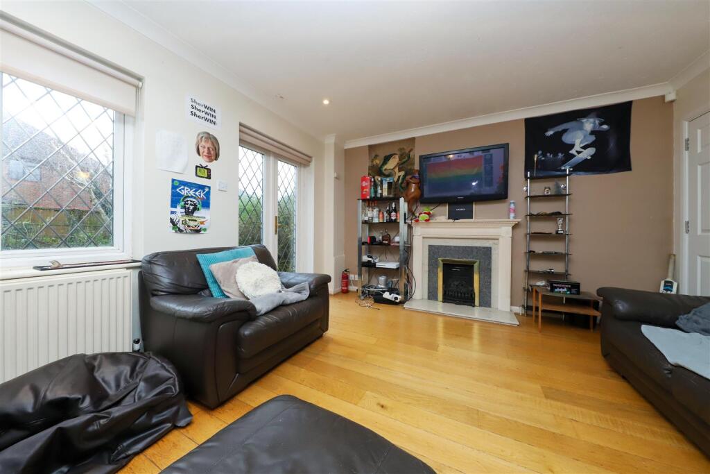 Ebrington, Grove Lane, Hillingdon, UB8 photo 2