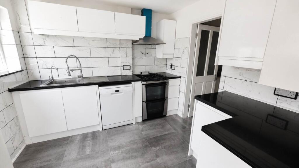 House in Welwyn Hatfield, Hertfordshire - View 3