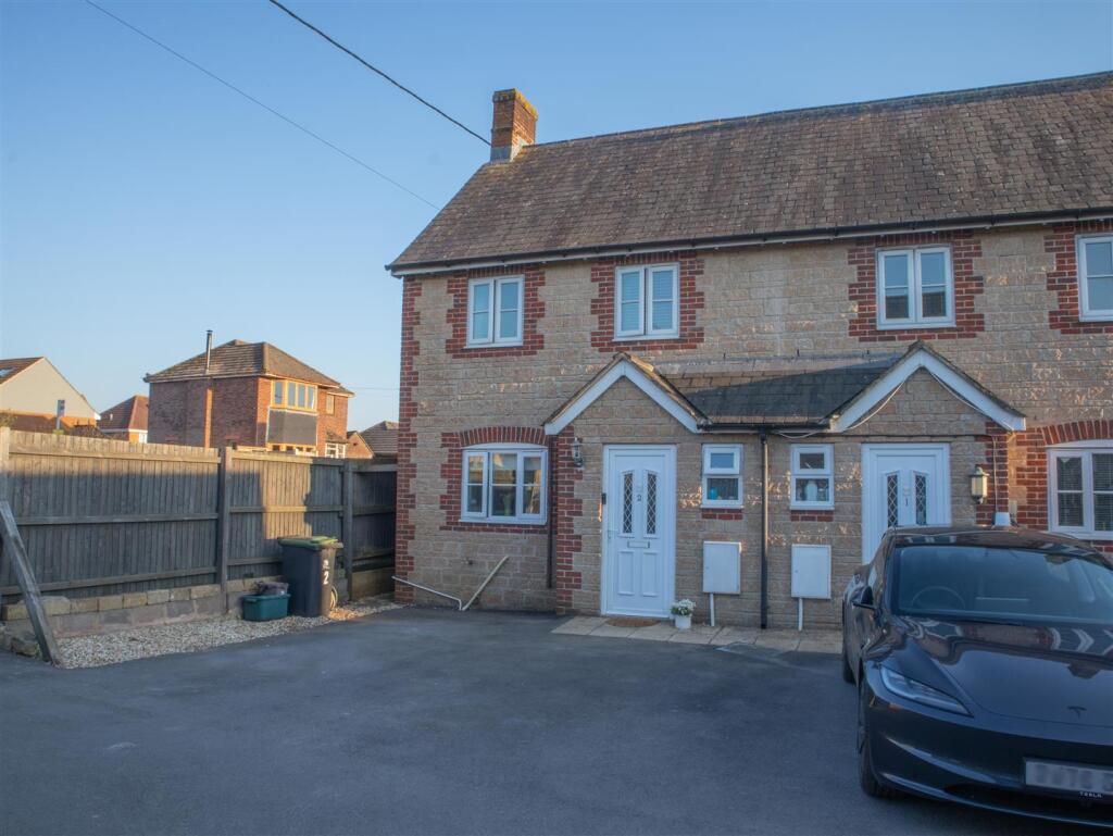 Main image of property: Peacemarsh, Gillingham