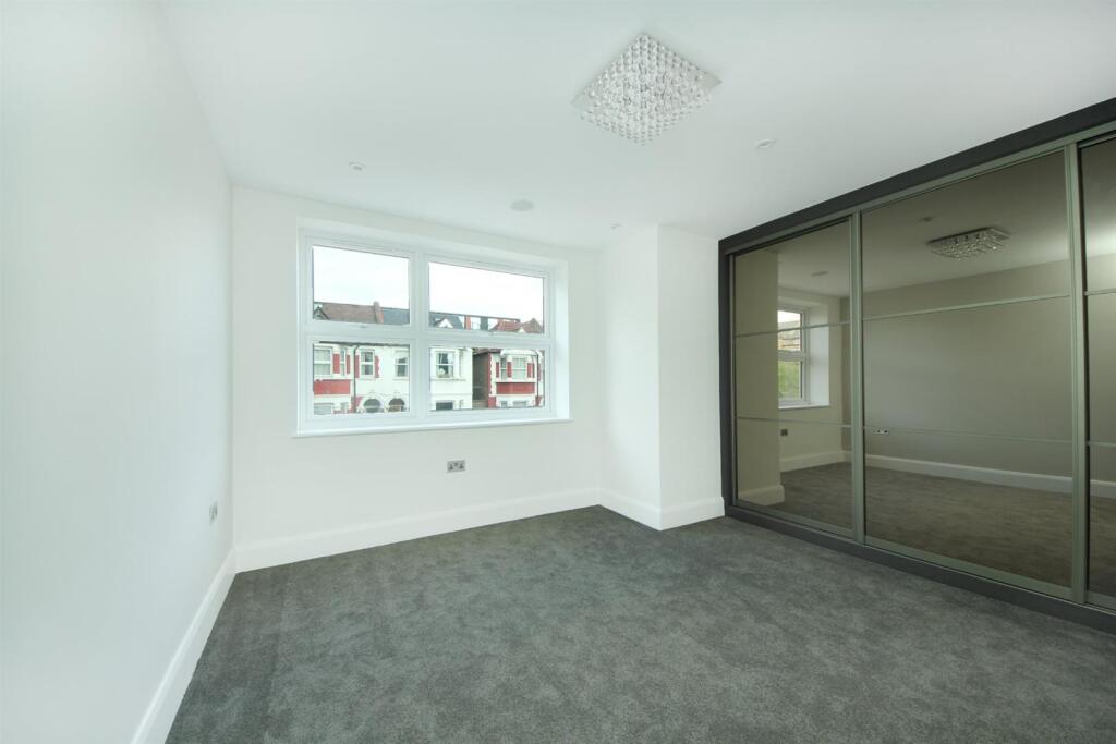 4 bedroom semi-detached house for rent