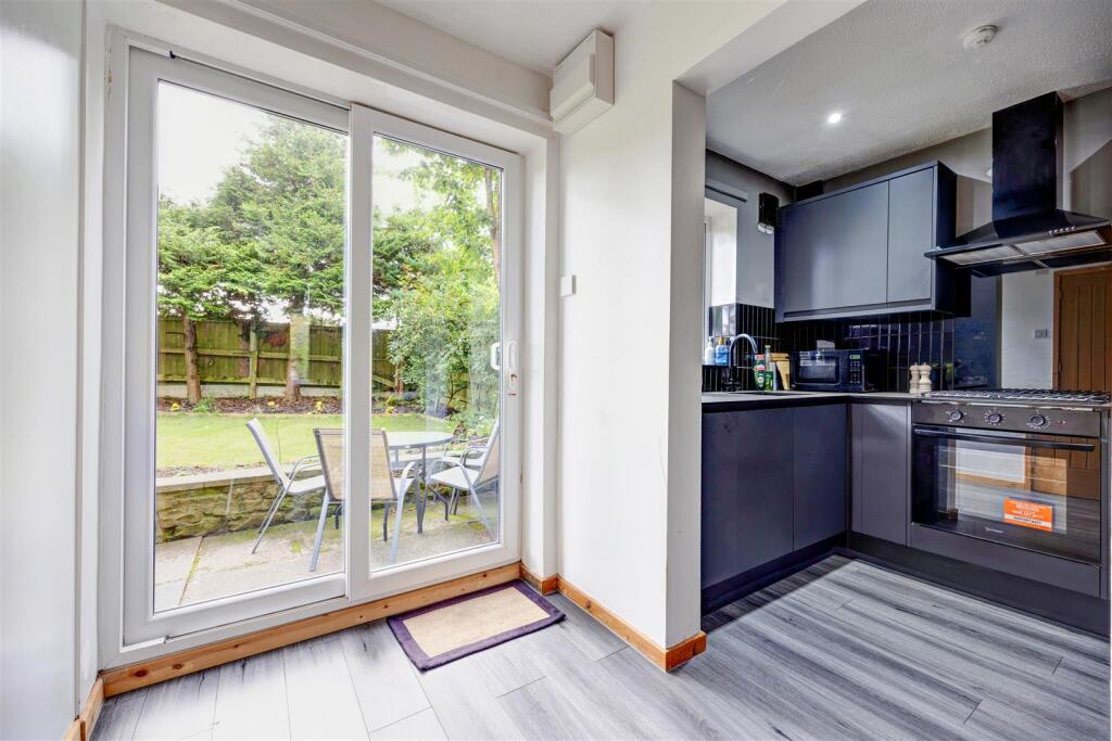 6 Manor Close, Ingleton photo 3