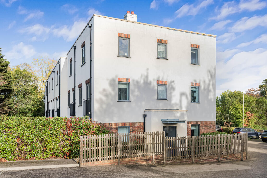 4-bed terraced on Leaside Close, Welwyn Garden City, Welwyn Garden City, AL8, £565,000