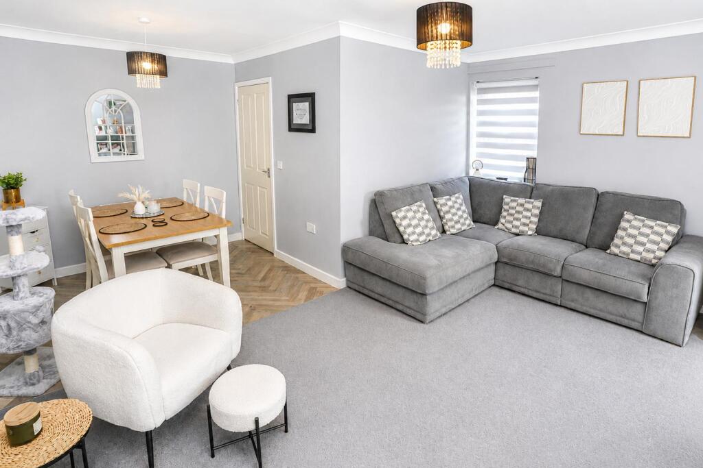 Robb Close, Irthlingborough, NN9 5GJ photo 3