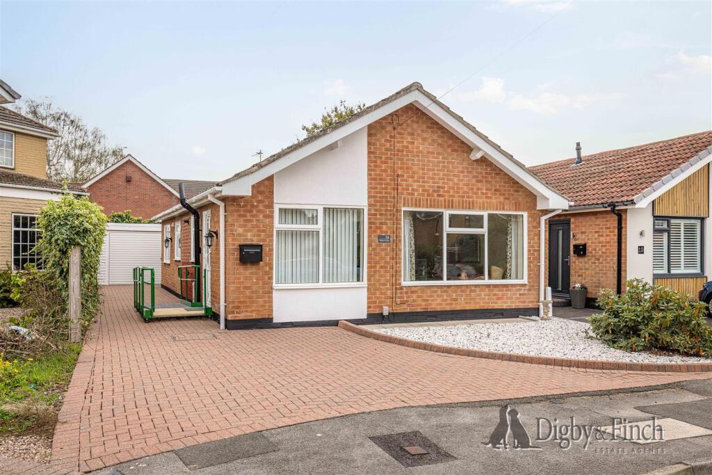 3-bed detached on Paddock Close, Radcliffe-On-Trent, Nottingham, £325,000