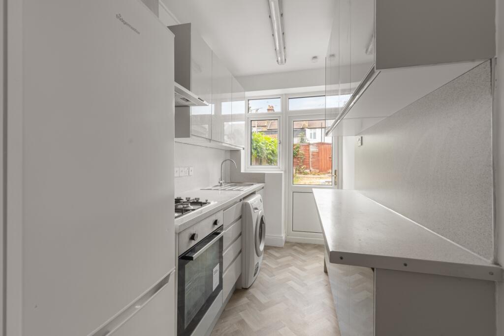 Willrose Crescent London SE2 photo 3