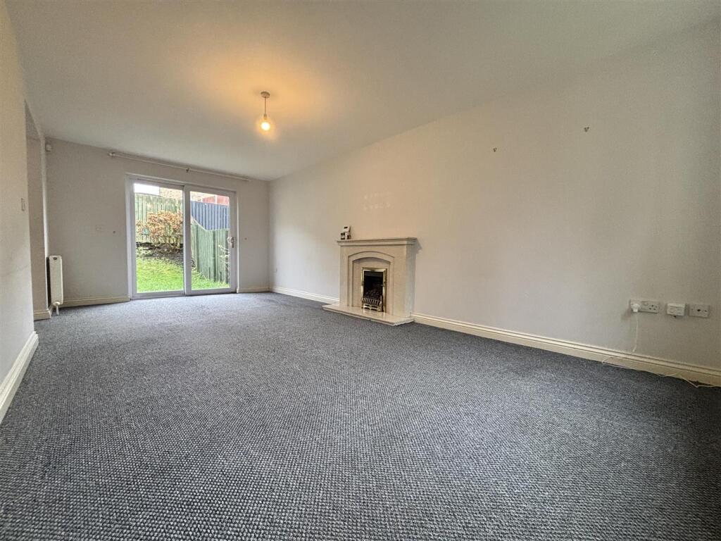 3 Thornfield Close, Lockwood, Huddersfield, HD4 5HW photo 2