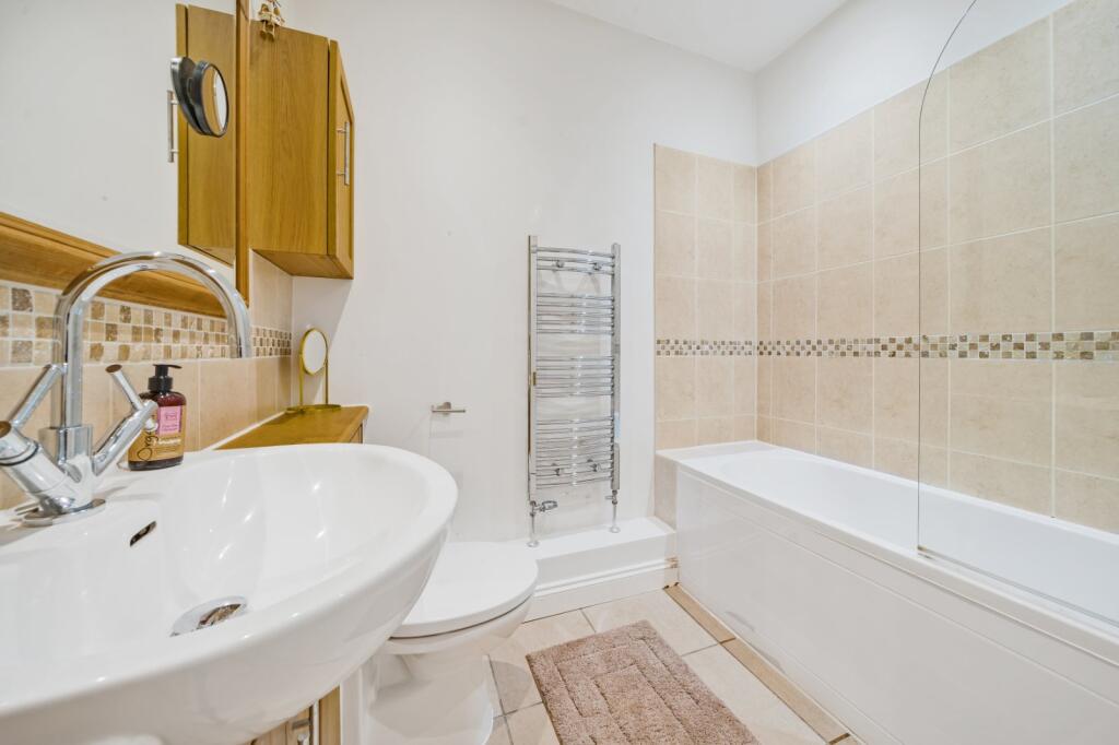 House in London - View 5